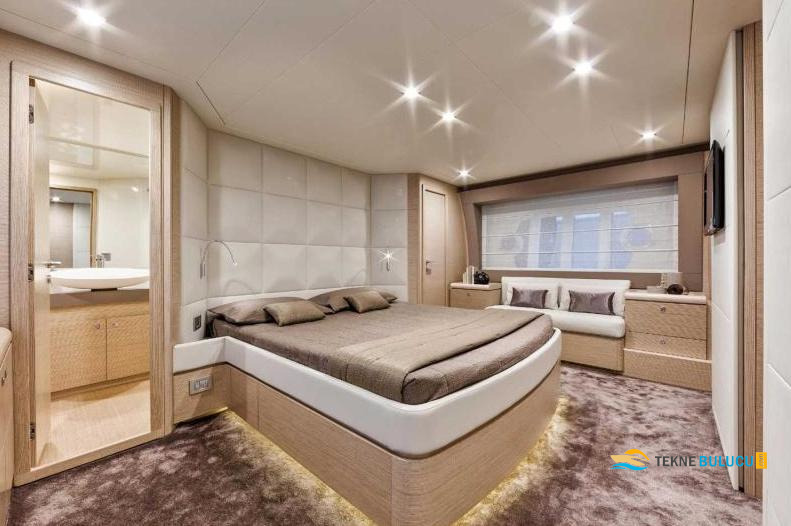 Ferretti 690 2012 iç mekan 3