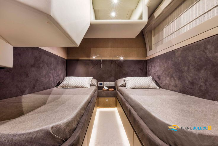 Ferretti 700 2018 iç mekan 2