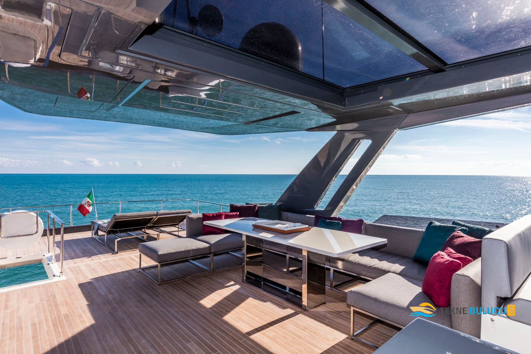 Ferretti 850 2016 iç mekan 3