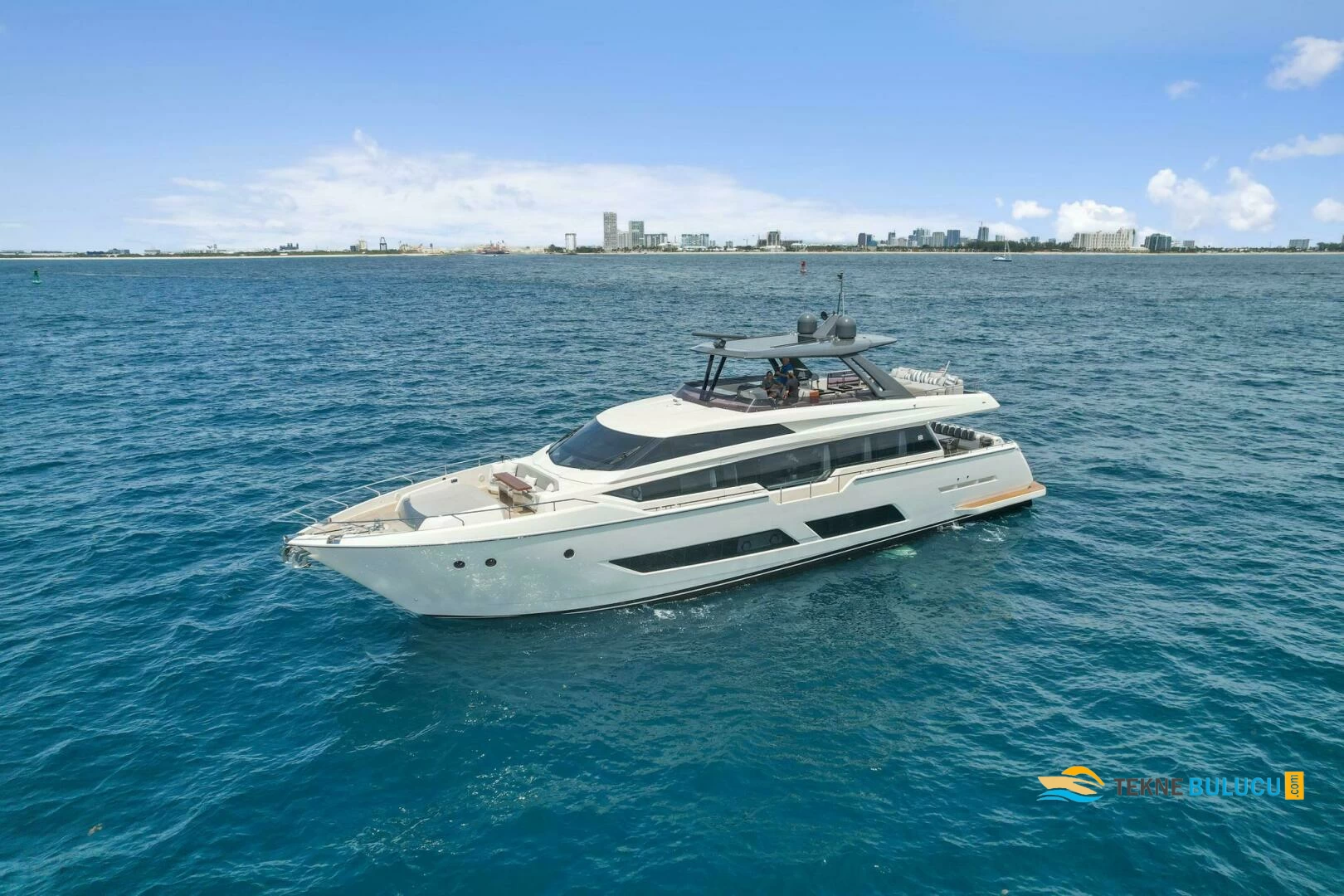 Ferretti 850 2017 iç mekan 2