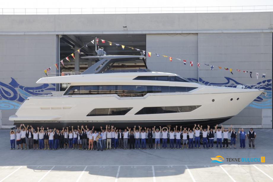 Ferretti 850 2018 iç mekan 1