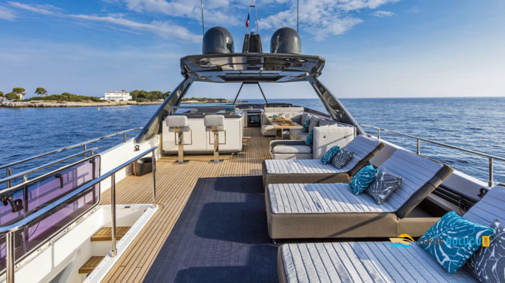 Ferretti 920 2023 iç mekan 1