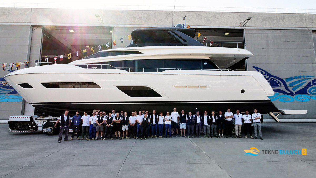 Ferretti 780 2020 iç mekan 2