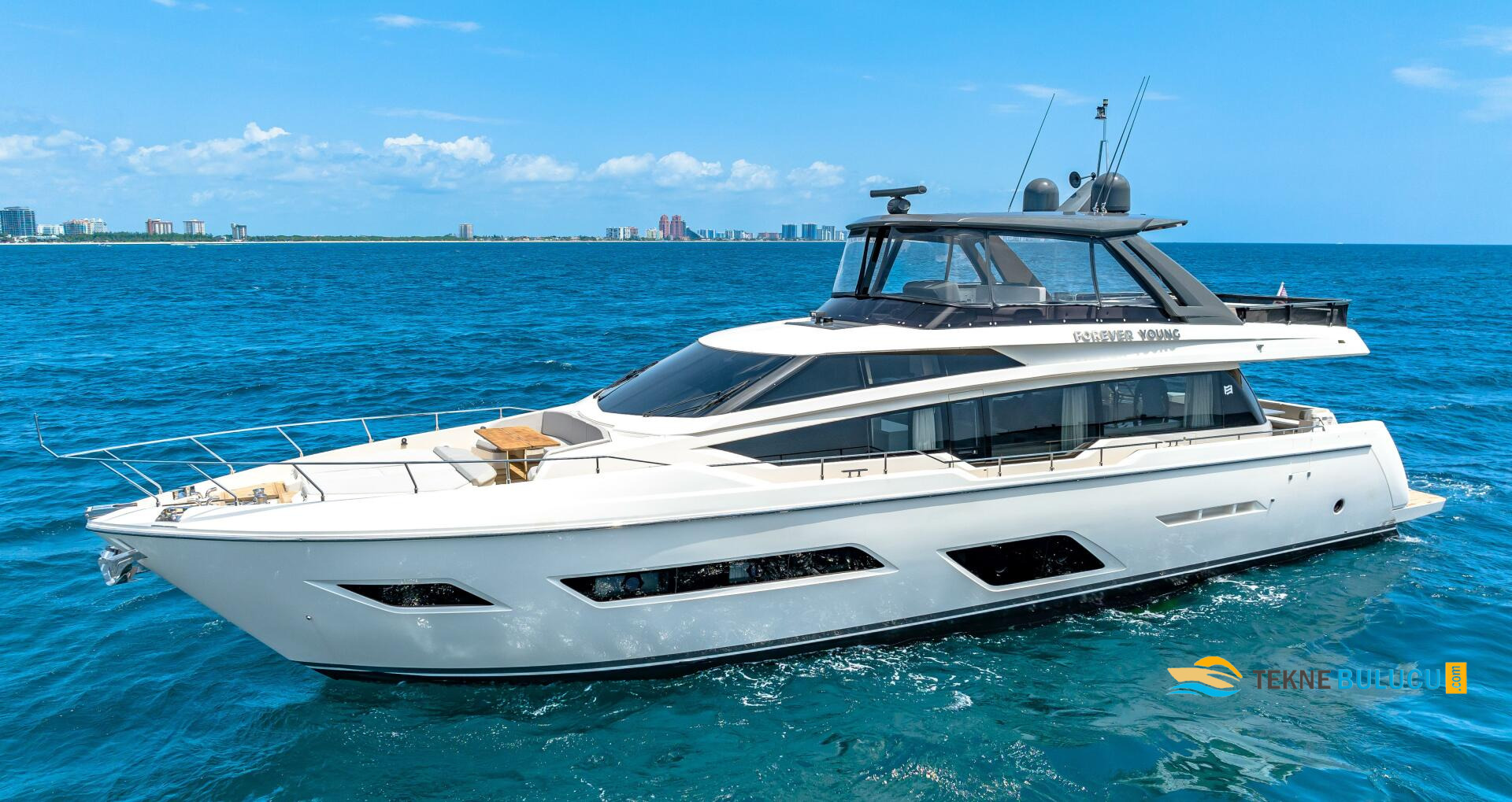 Ferretti 780 2020 iç mekan 3