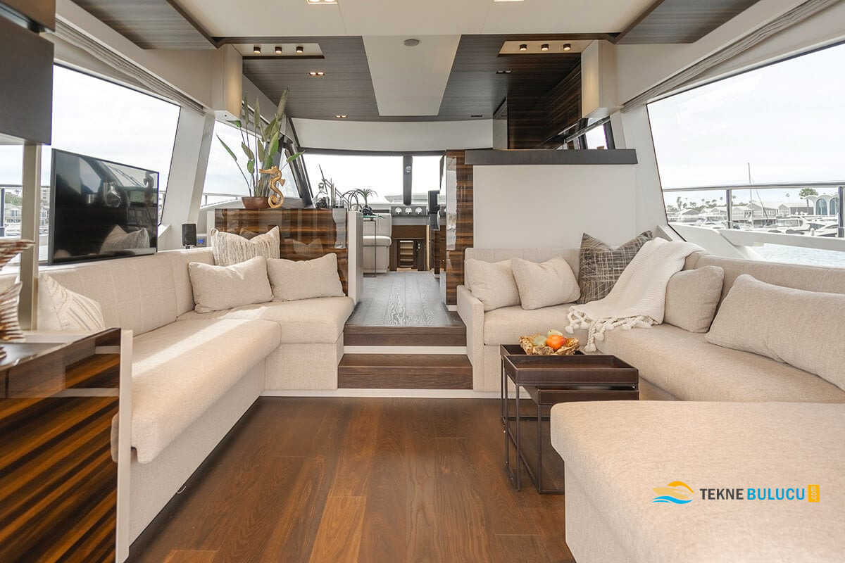 Ferretti 670 2020 iç mekan 3