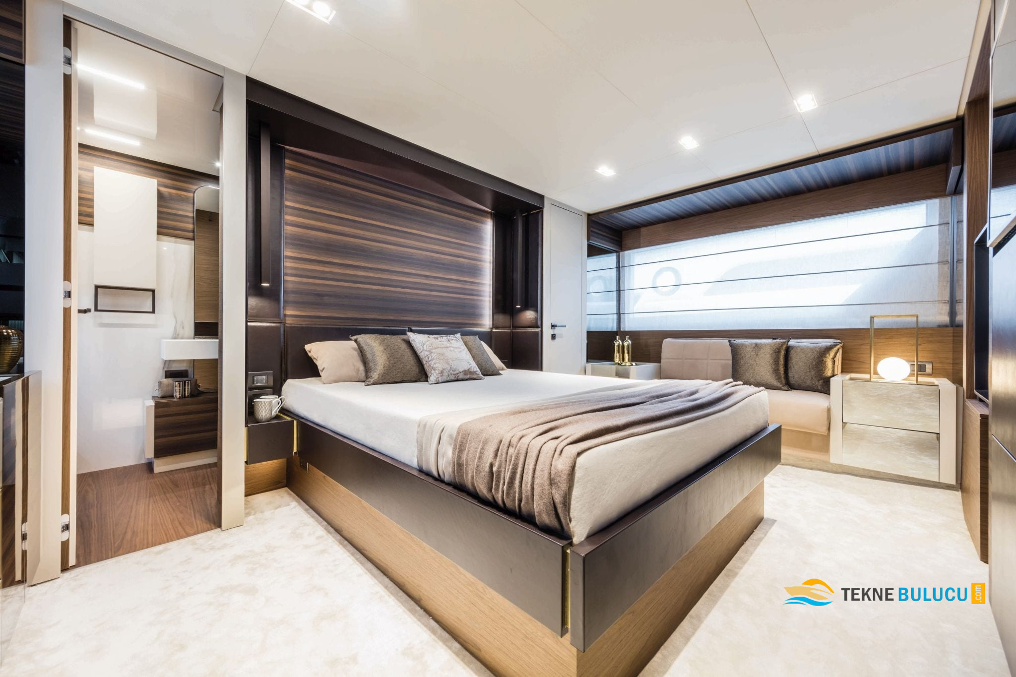 Ferretti 670 2024 iç mekan 1