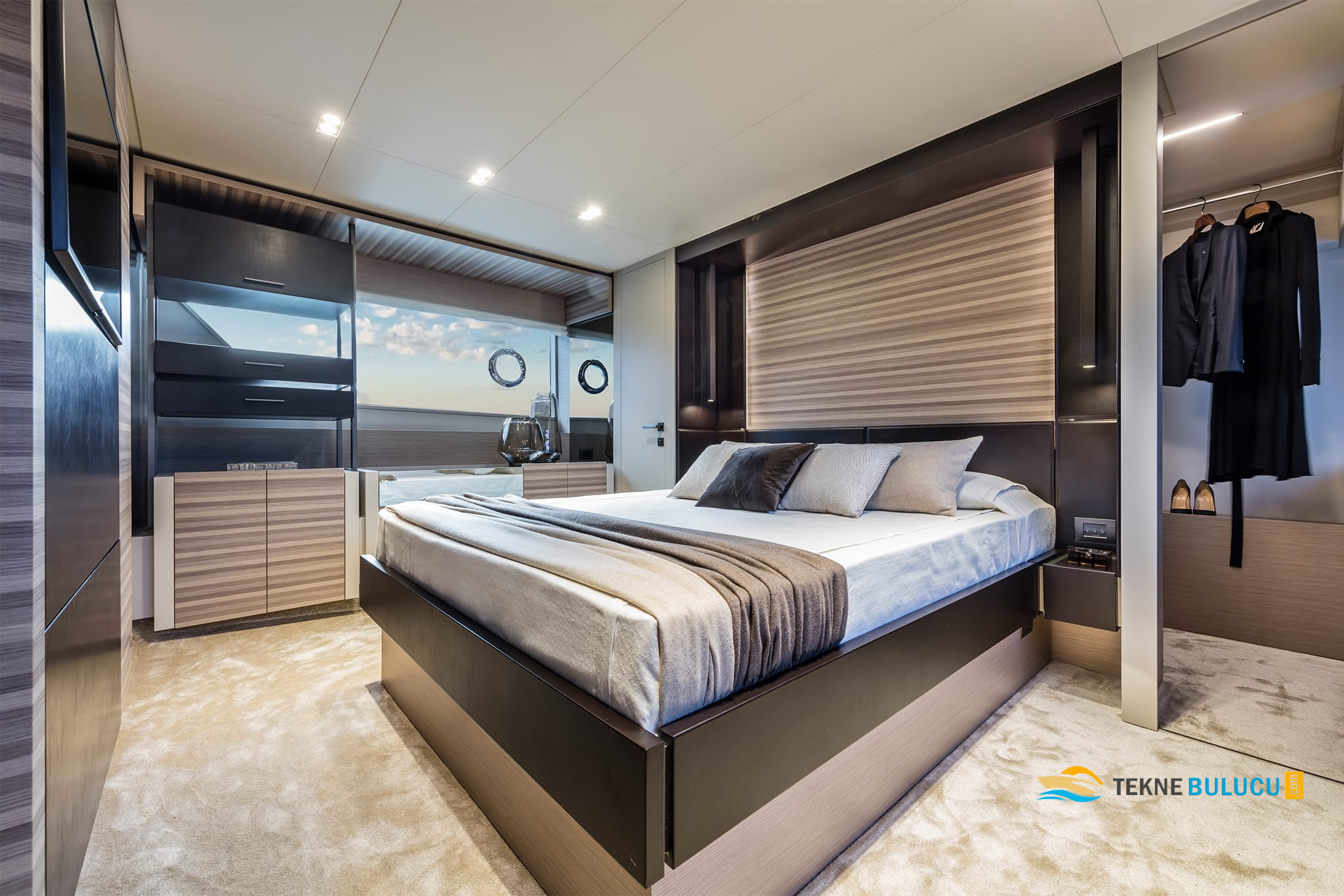 Ferretti 670 2024 iç mekan 3