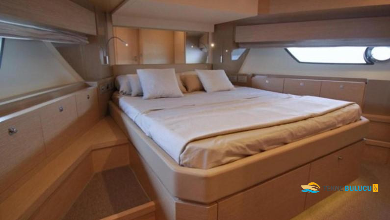 Ferretti 720 2020 iç mekan 1
