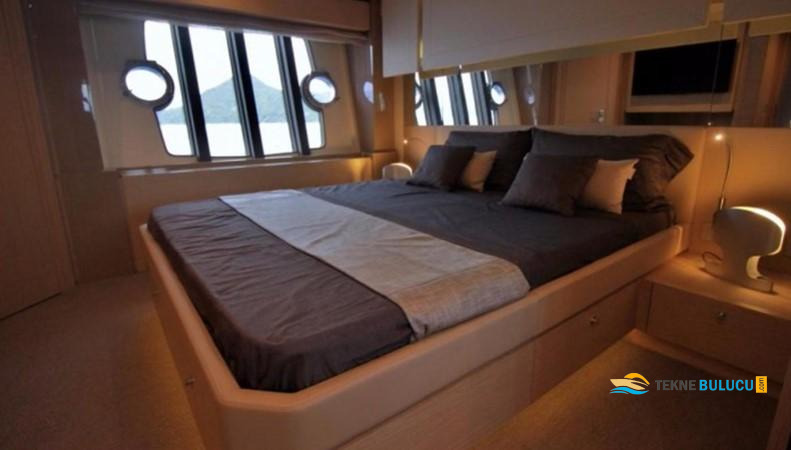 Ferretti 720 2020 iç mekan 2