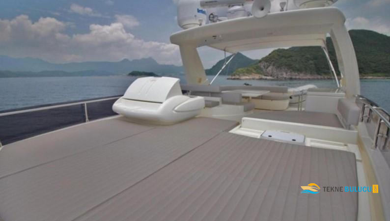 Ferretti 720 2023 iç mekan 3