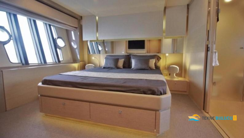 Ferretti 720 2024 iç mekan 3
