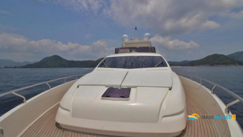 Ferretti 720 2025 iç mekan 3