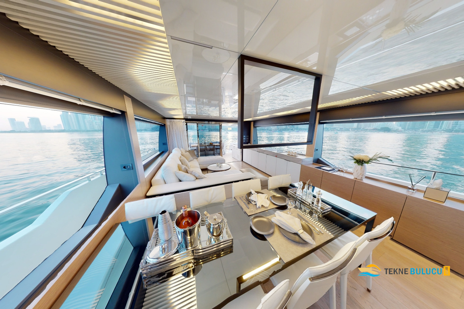 Ferretti 780 2024 iç mekan 3