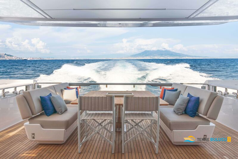 Ferretti 860 2023 iç mekan 3