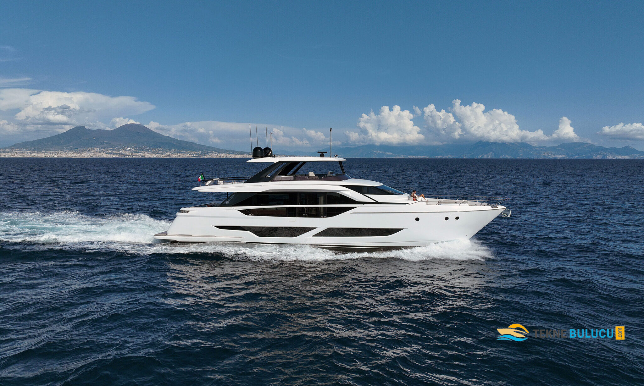 Ferretti 860 2024 iç mekan 2