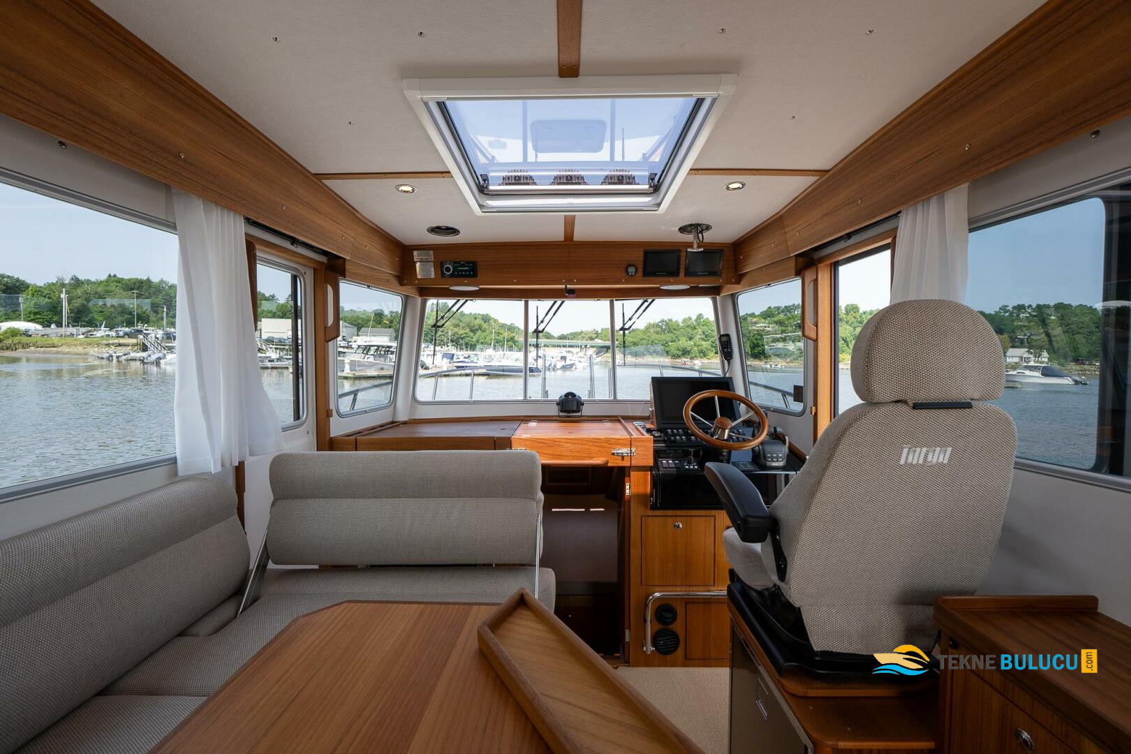 Azimut 32 Targa 1977 iç mekan 1
