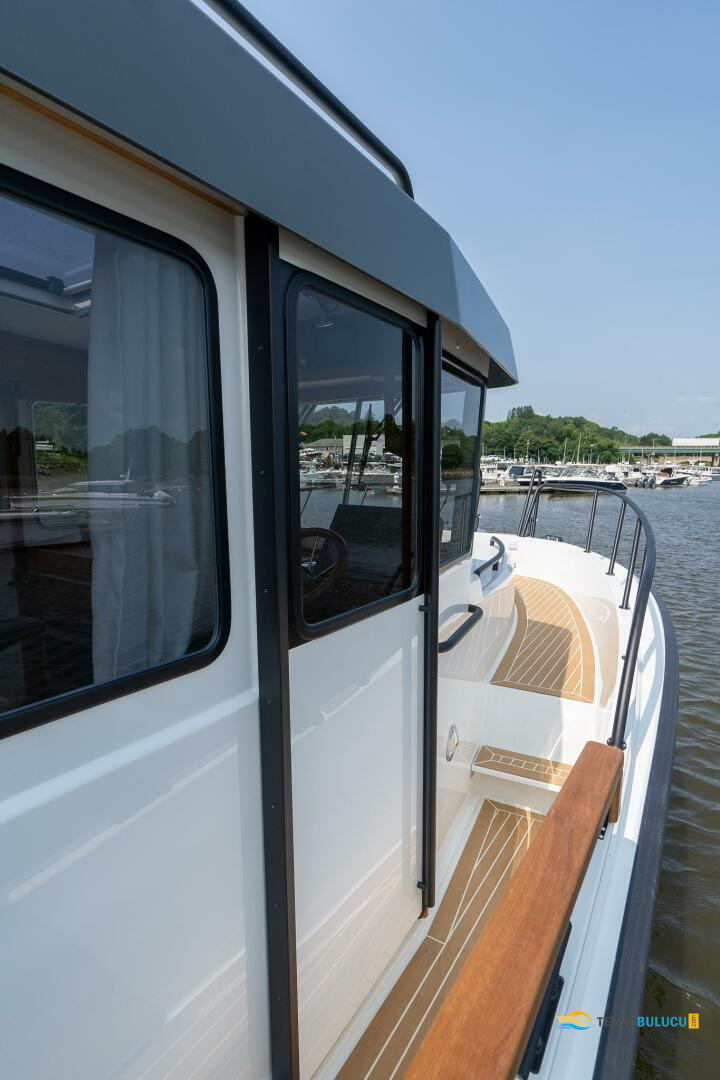 Azimut 32 Targa 1977 iç mekan 3