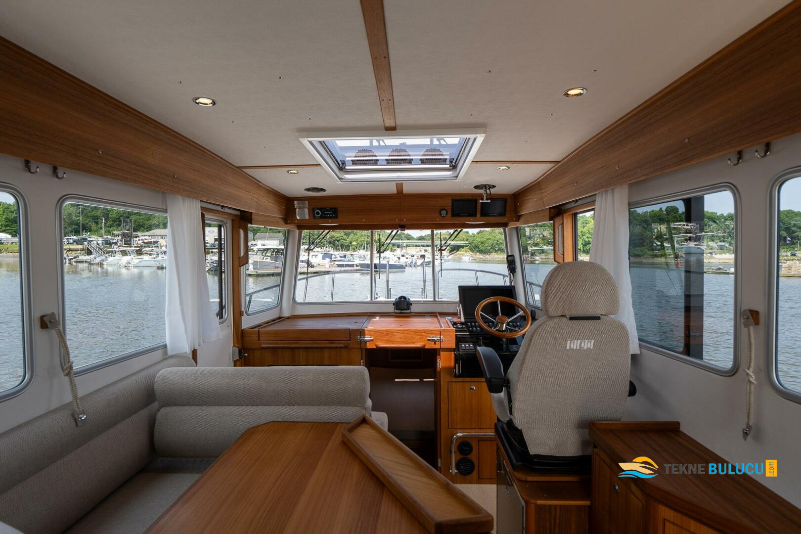 Azimut 32 Targa 1979 iç mekan 3