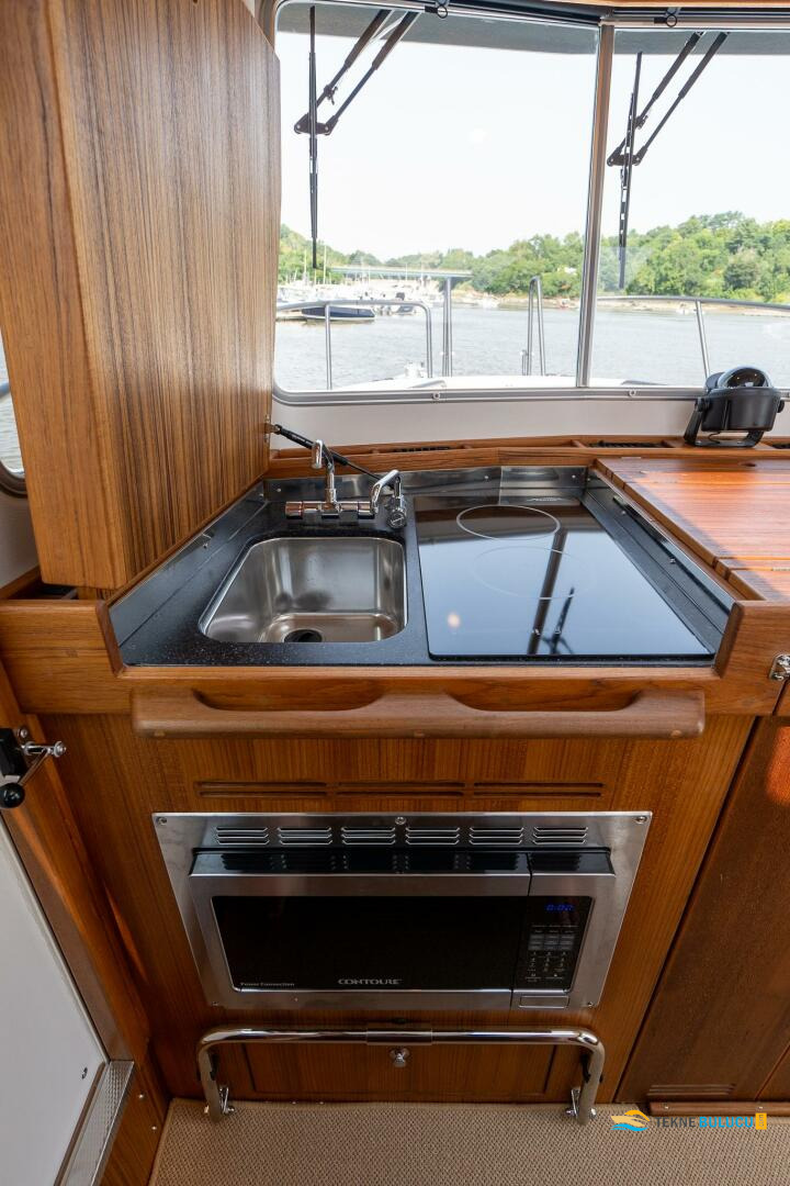 Azimut 32 Targa 1981 iç mekan 2