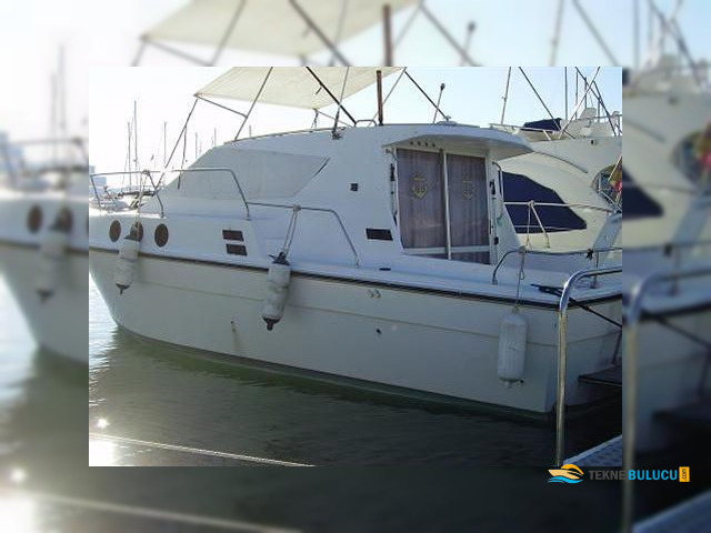 Azimut 32 Targa 1983 iç mekan 3