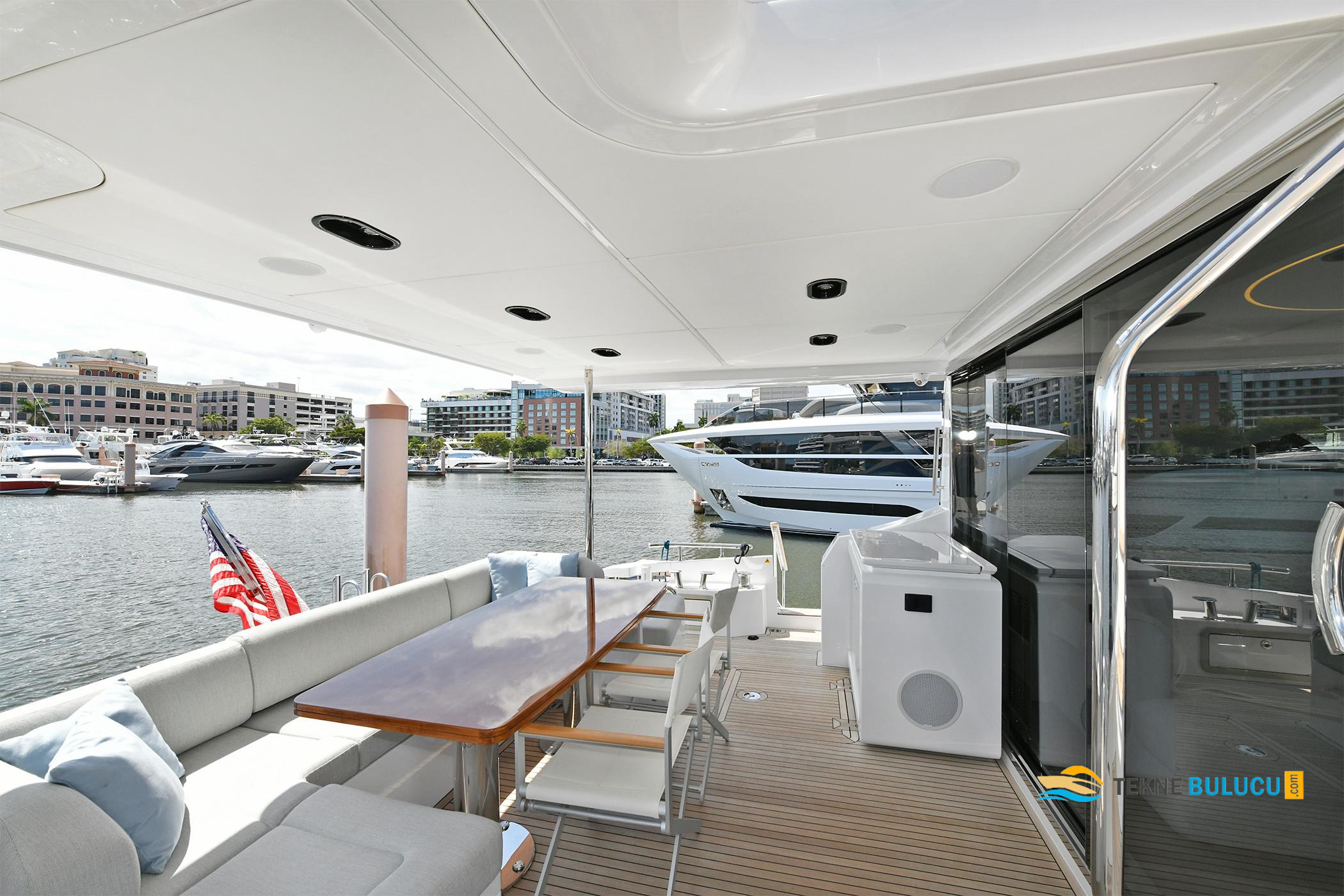 Azimut 72 Fly 2021 iç mekan 2