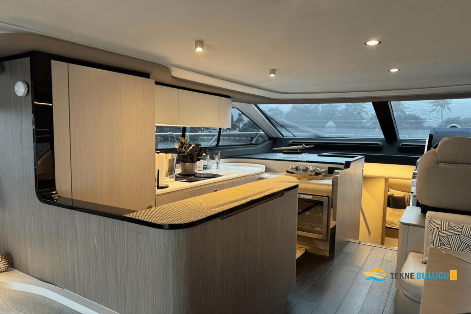 Azimut 60 Fly 2024 iç mekan 1