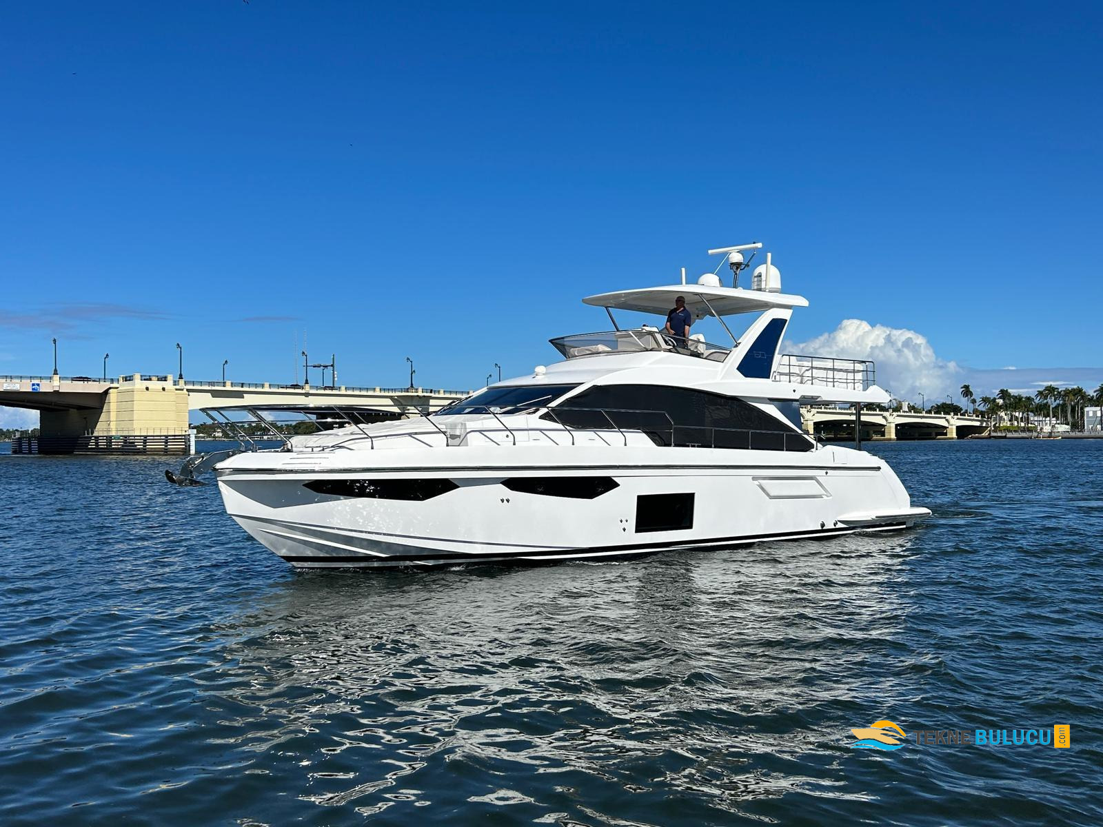 Azimut 60 Fly 2024 iç mekan 2