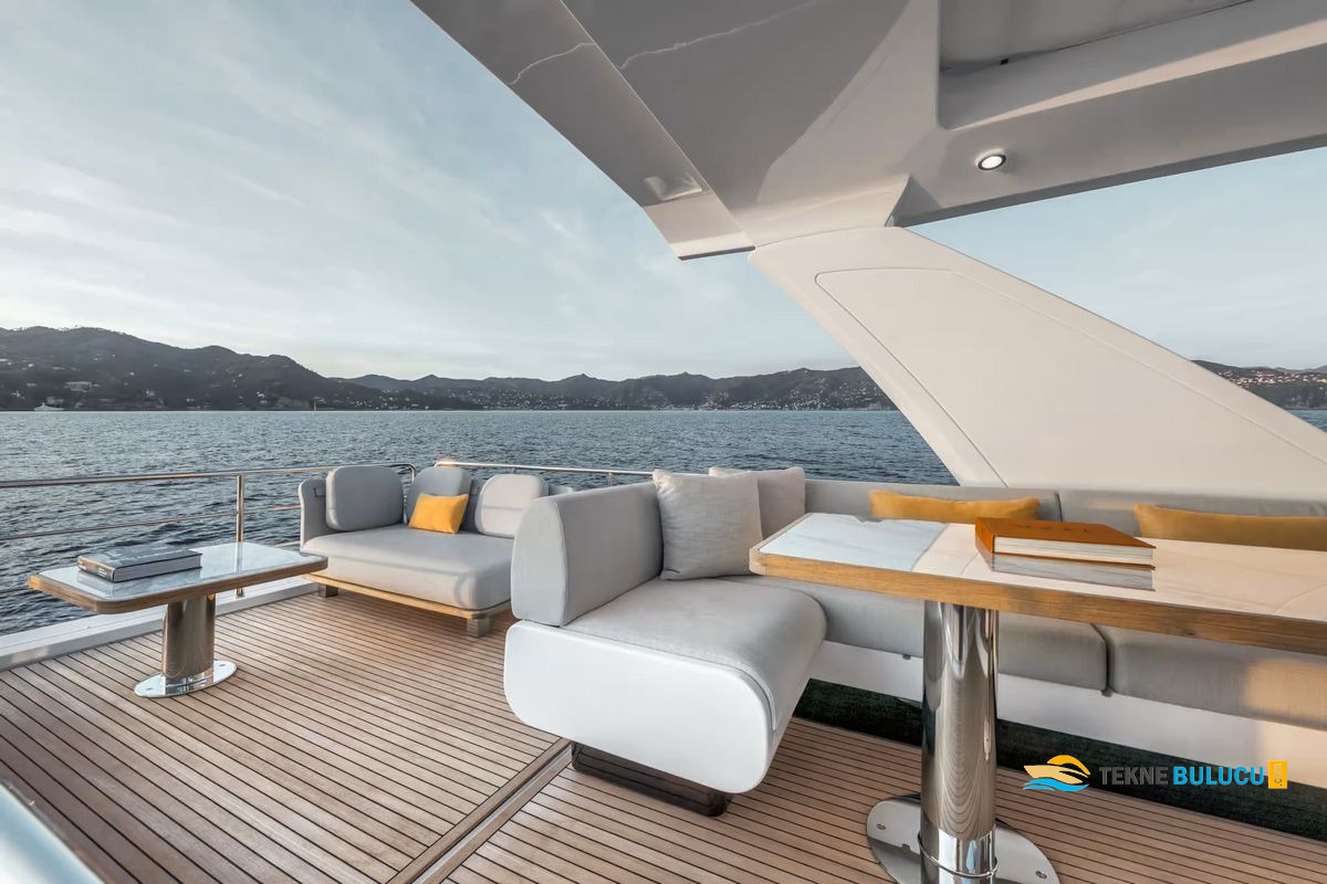 Azimut 60 Fly 2025 iç mekan 1