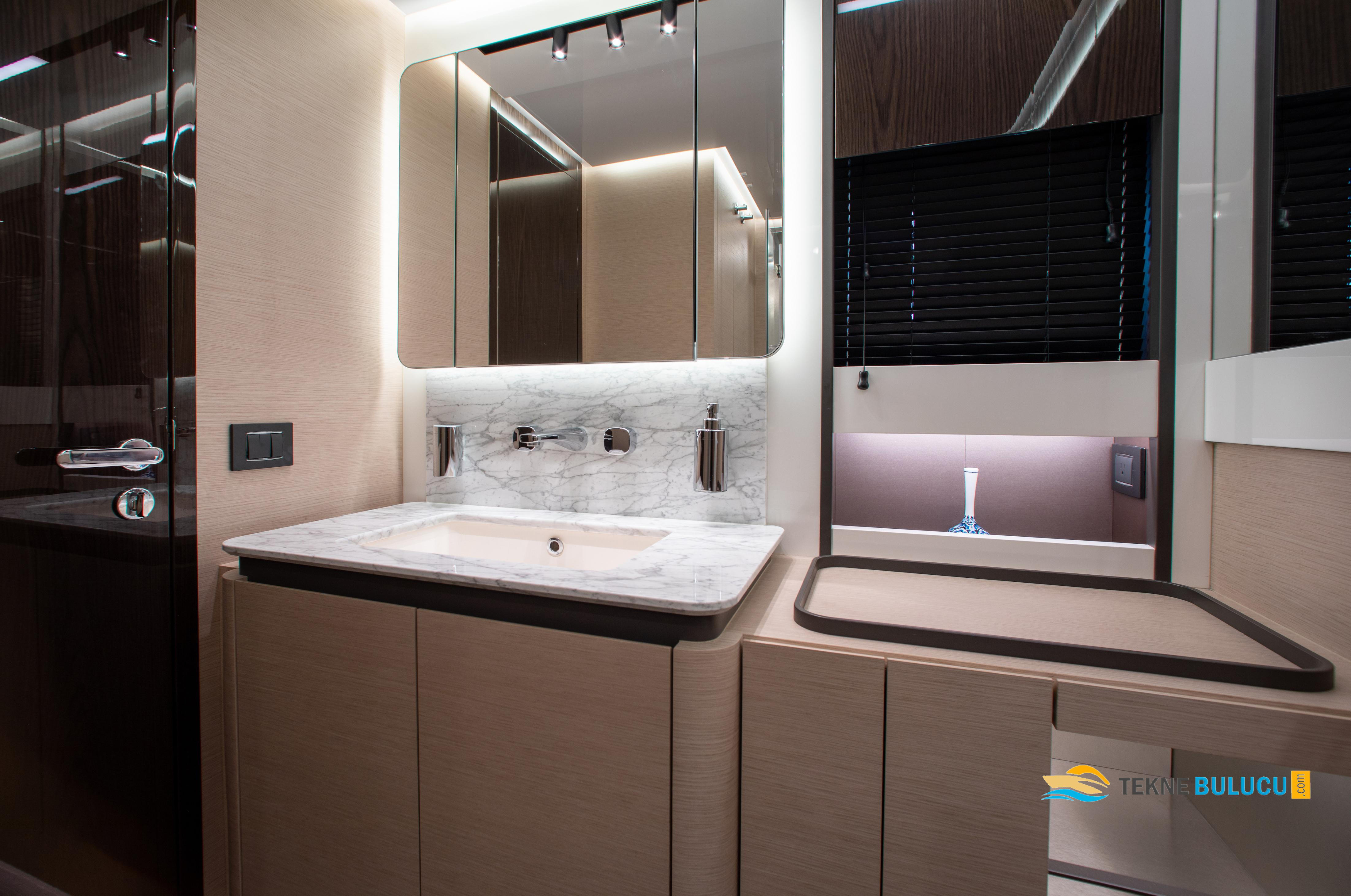 Azimut S8 2019 iç mekan 1