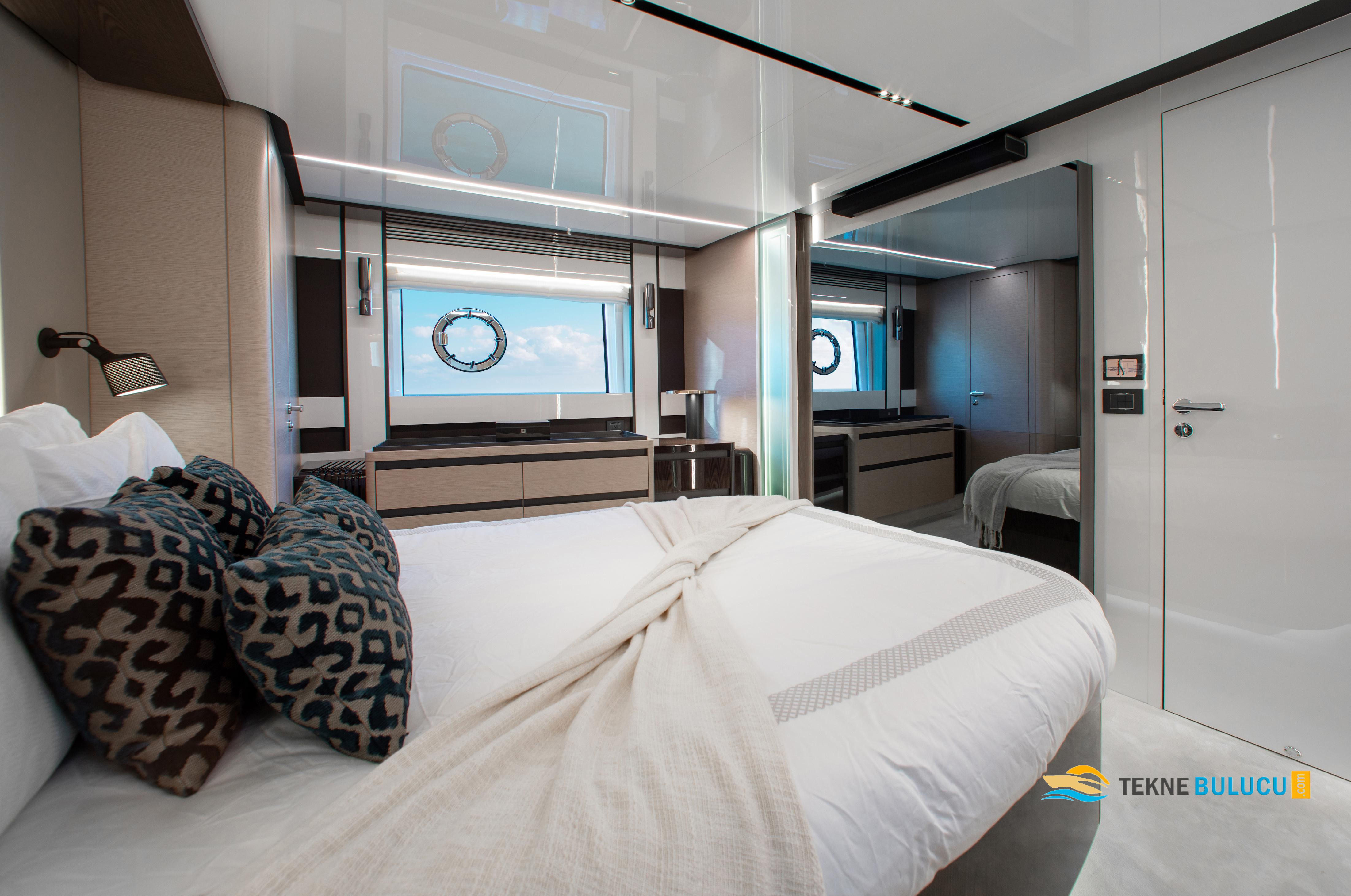 Azimut S8 2019 iç mekan 3