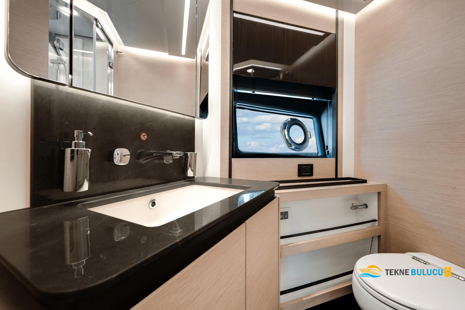Azimut S8 2022 iç mekan 3