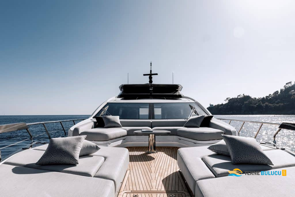 Azimut S8 2024 iç mekan 3