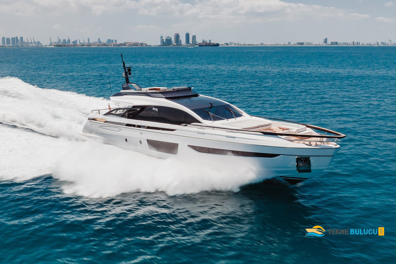 Azimut S10 2020 iç mekan 1