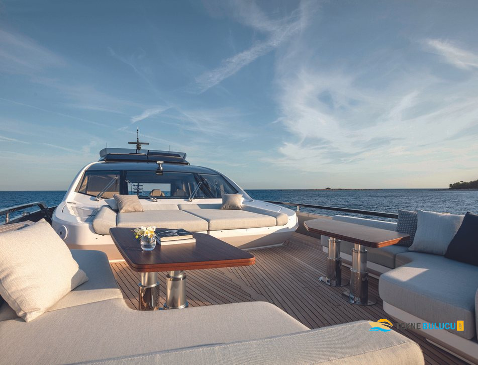 Azimut S10 2023 iç mekan 1