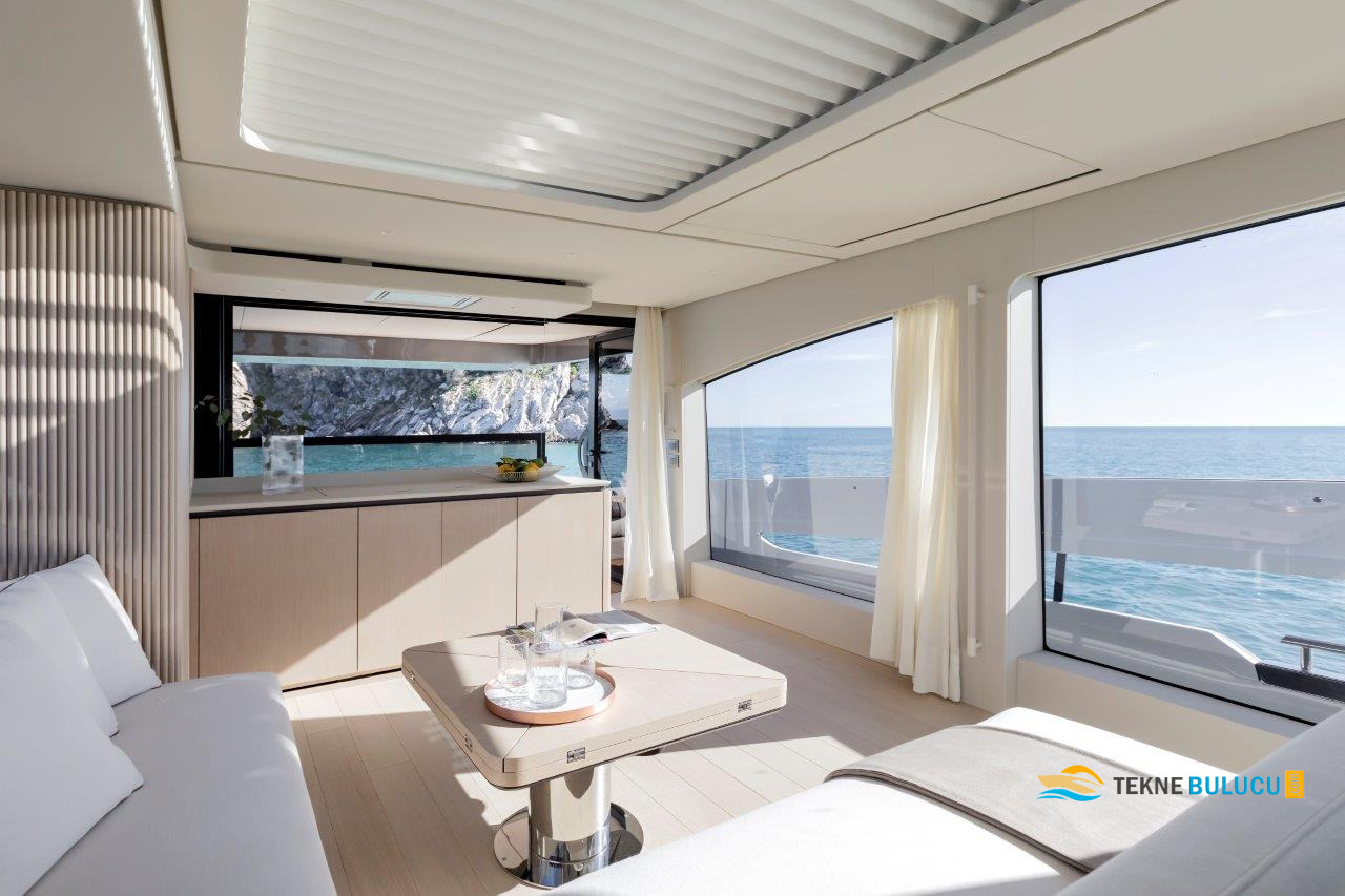 Azimut Seadeck 6 2025 iç mekan 1