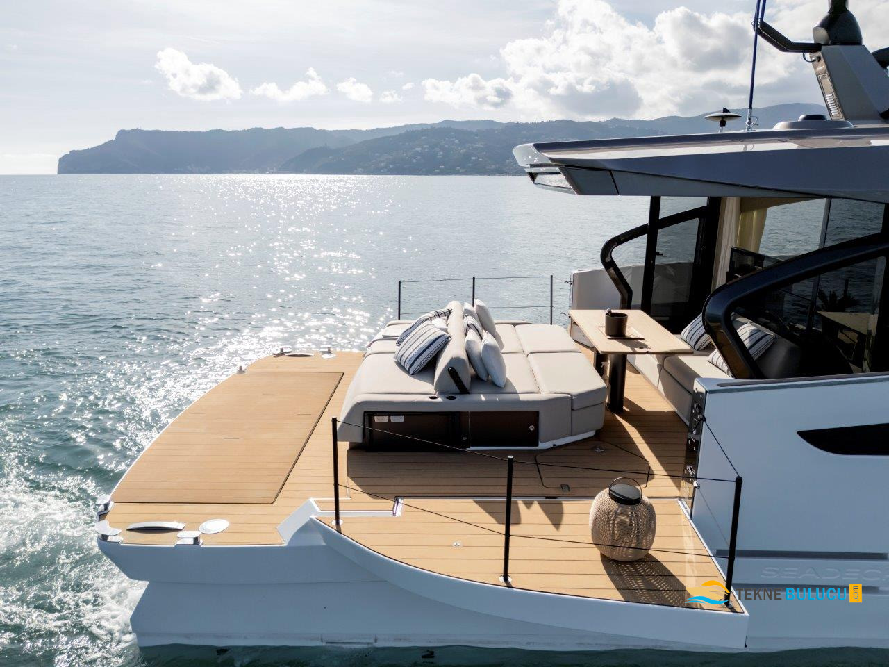 Azimut Seadeck 6 2025 iç mekan 2