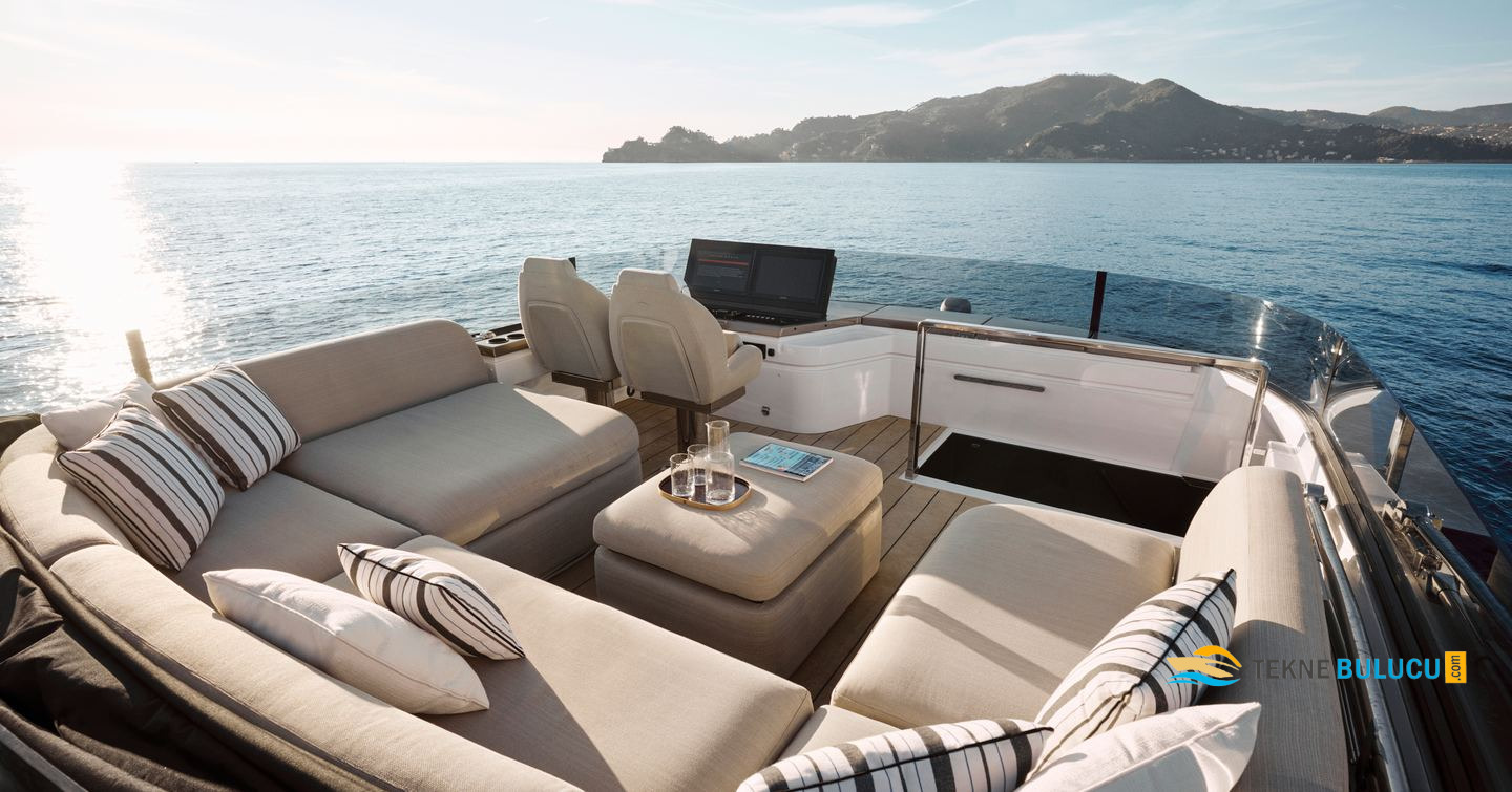 Azimut Seadeck 7 2026 iç mekan 1