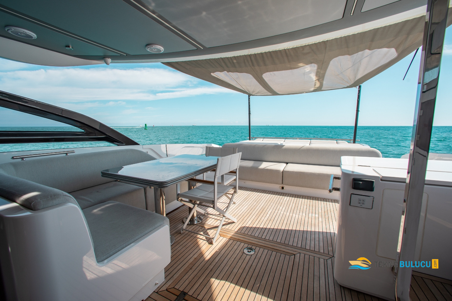 Azimut Fly 82 2025 iç mekan 1