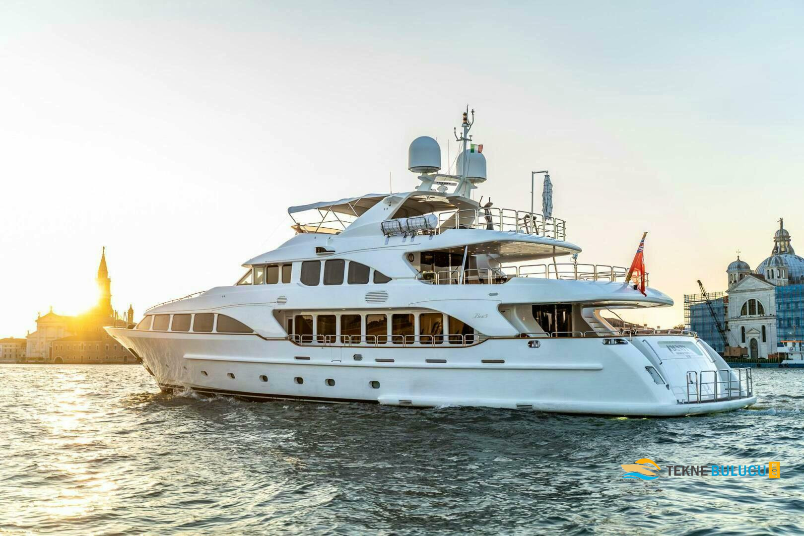 Benetti Classic 120 36m 2006 Model inceleme