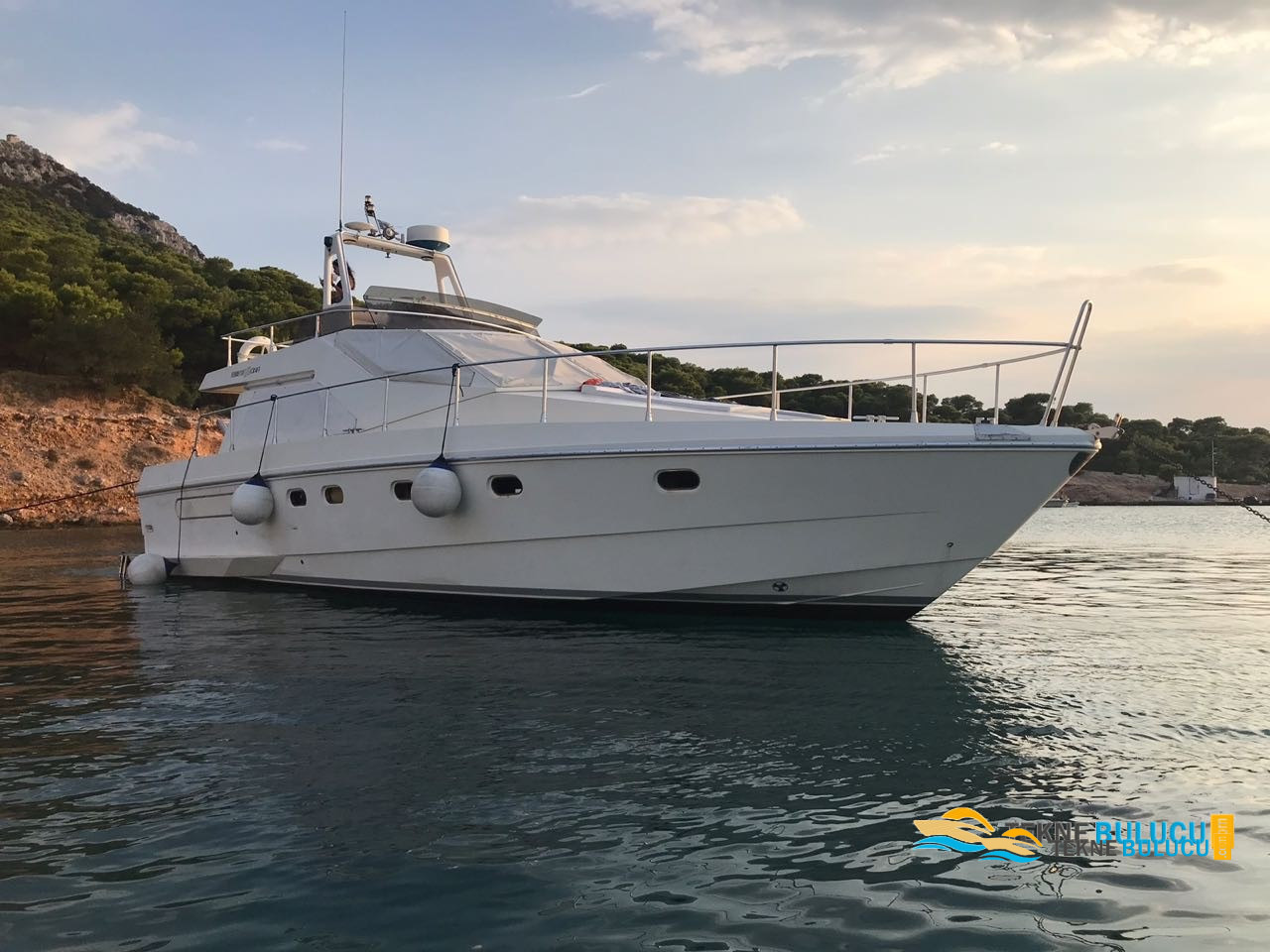 Ferretti Altura 44 1987 iç mekan 2