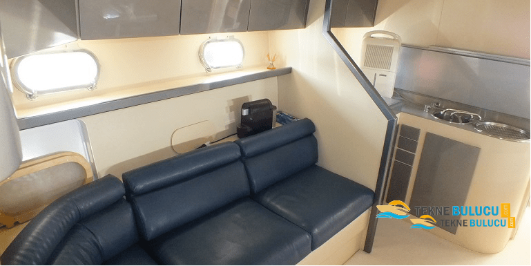 Ferretti Altura 47 1988 iç mekan 3