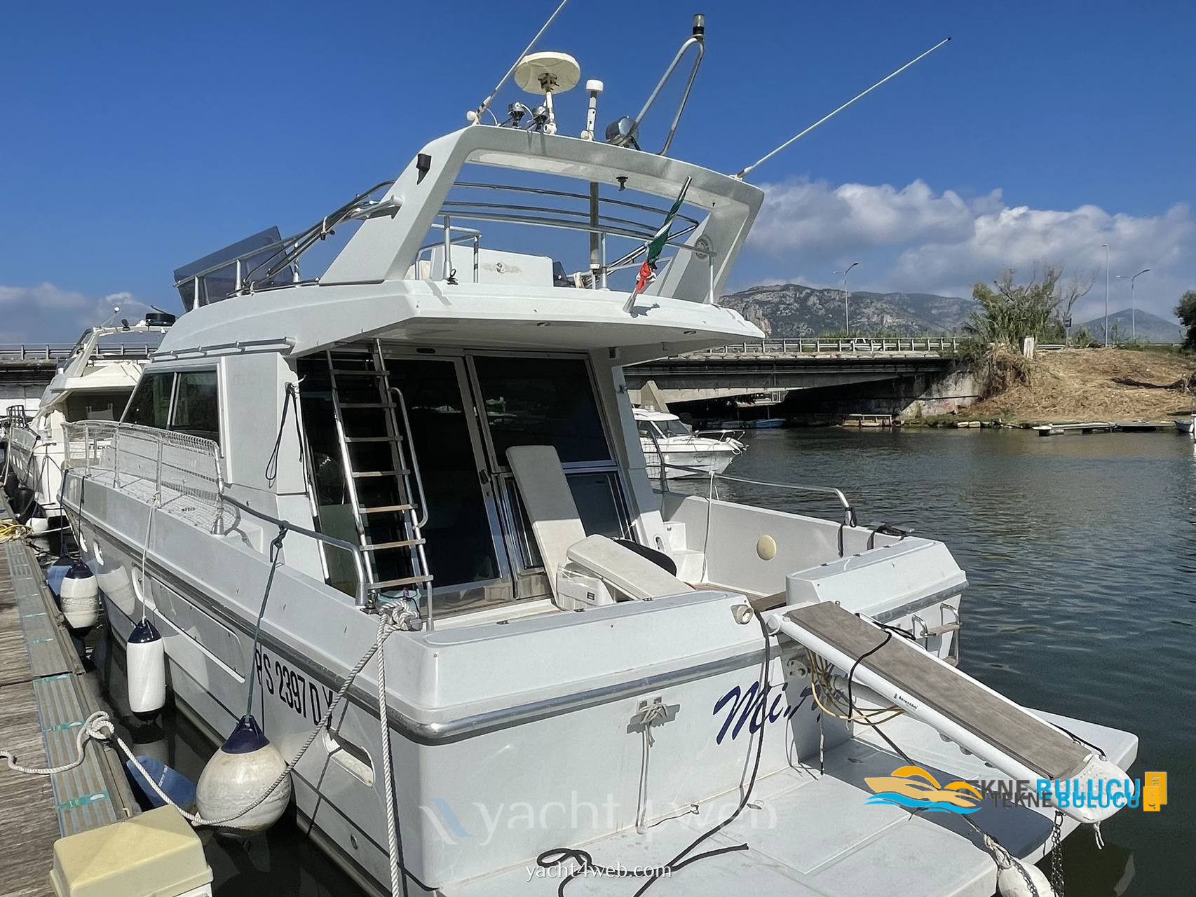 Ferretti 39 Fly 1989 iç mekan 2