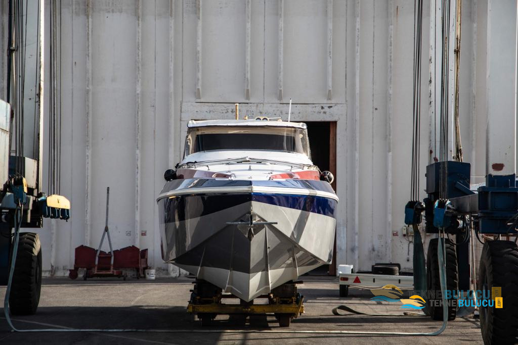 Ferretti 48 High Performance 1992 iç mekan 1