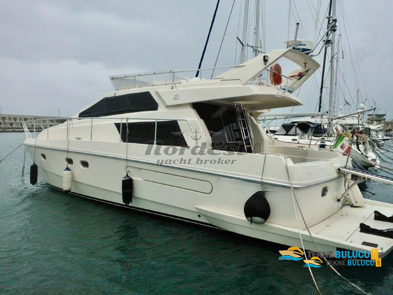 Ferretti 48 High Performance 1993 iç mekan 1
