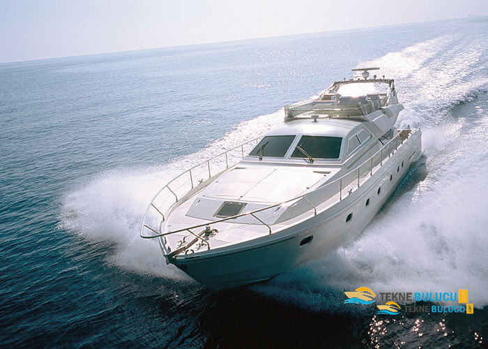 Ferretti 225 1994 iç mekan 3