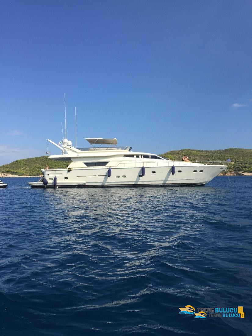 Ferretti 225 1995 iç mekan 1
