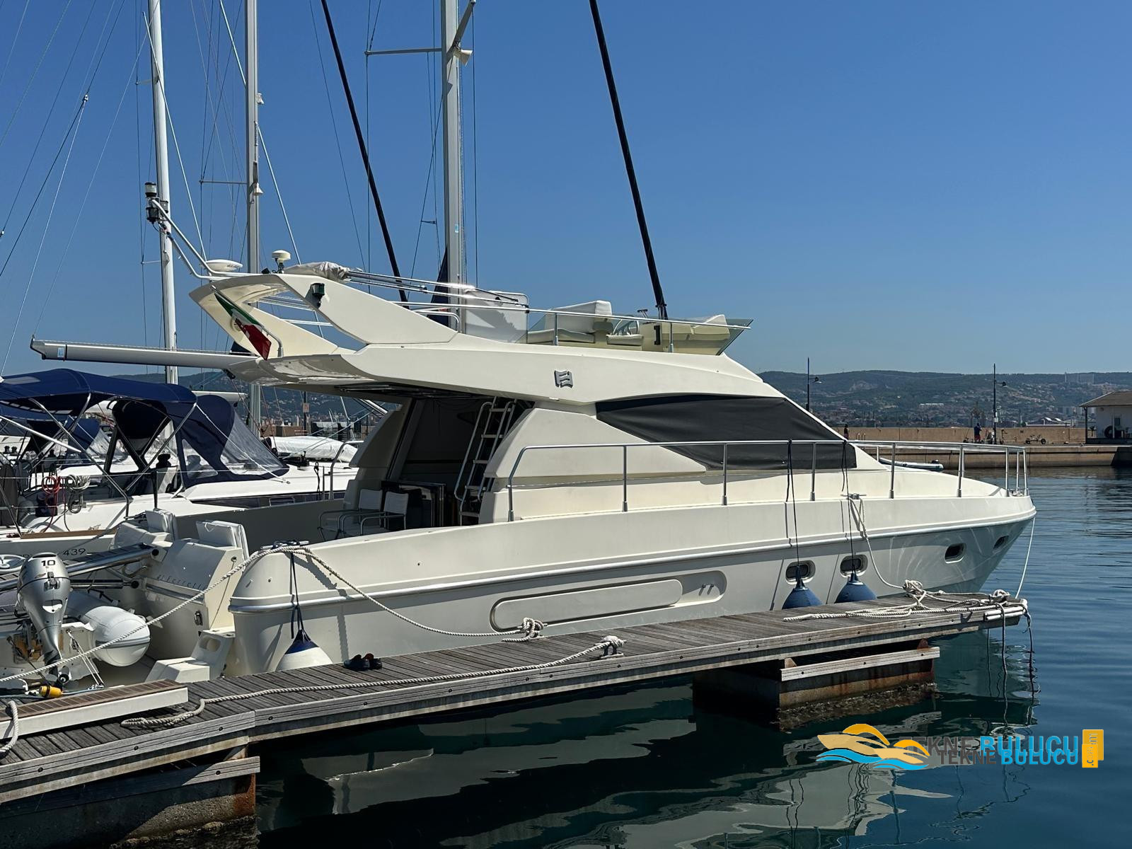 Ferretti 43 1997 iç mekan 1