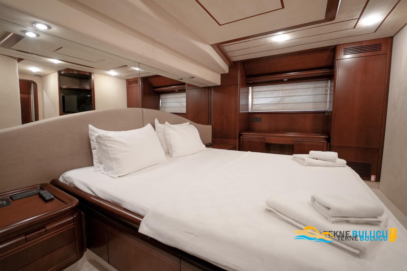 Ferretti 80 1997 iç mekan 1