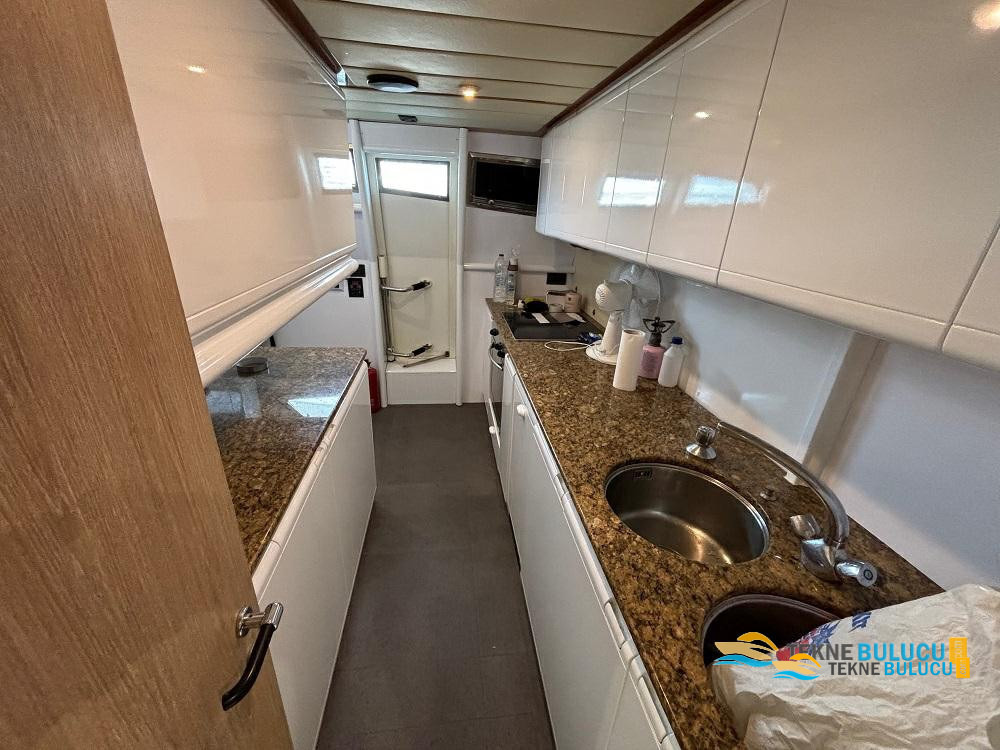 Ferretti 80 RPH 1997 iç mekan 3