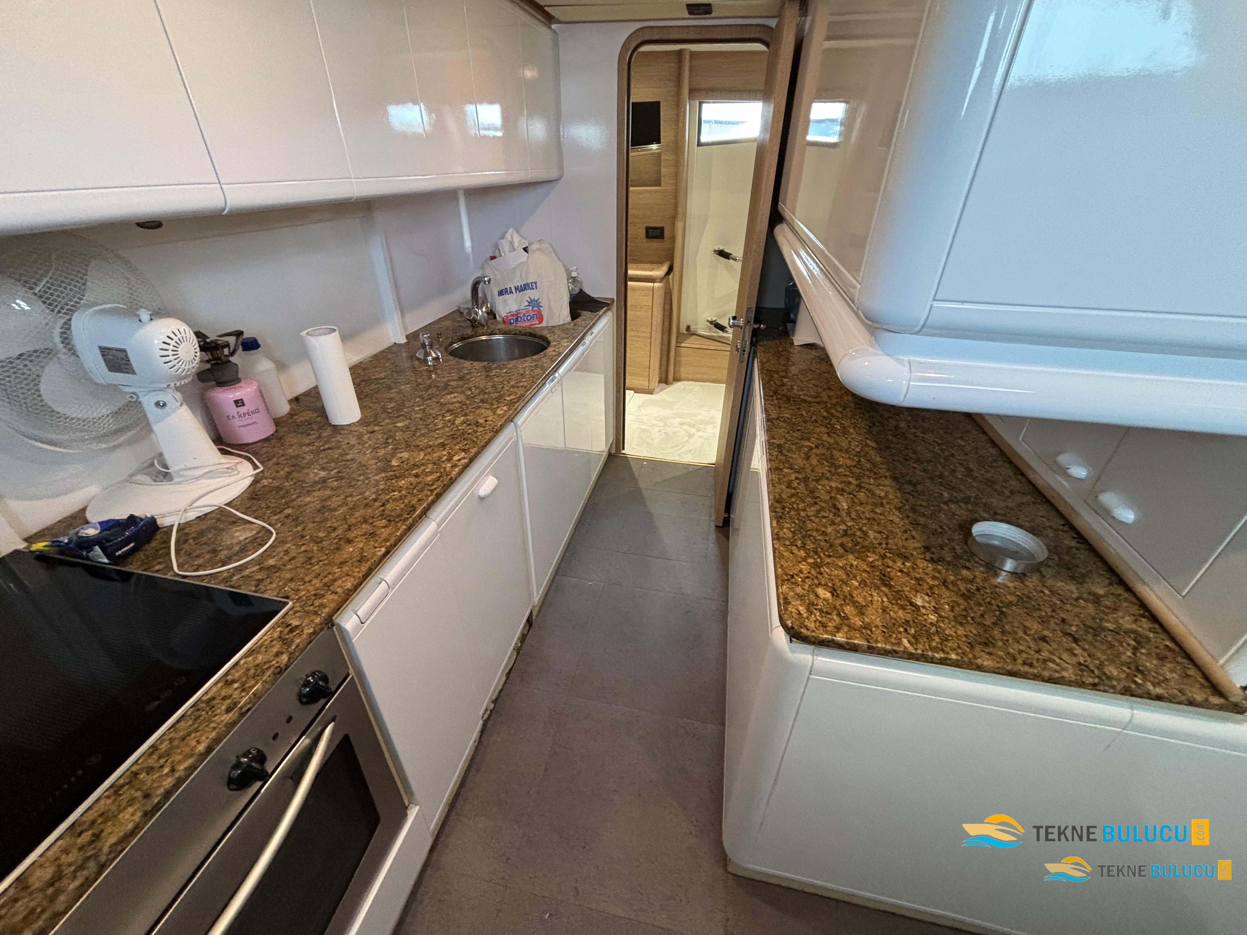 Ferretti 80 RPH 2000 iç mekan 1